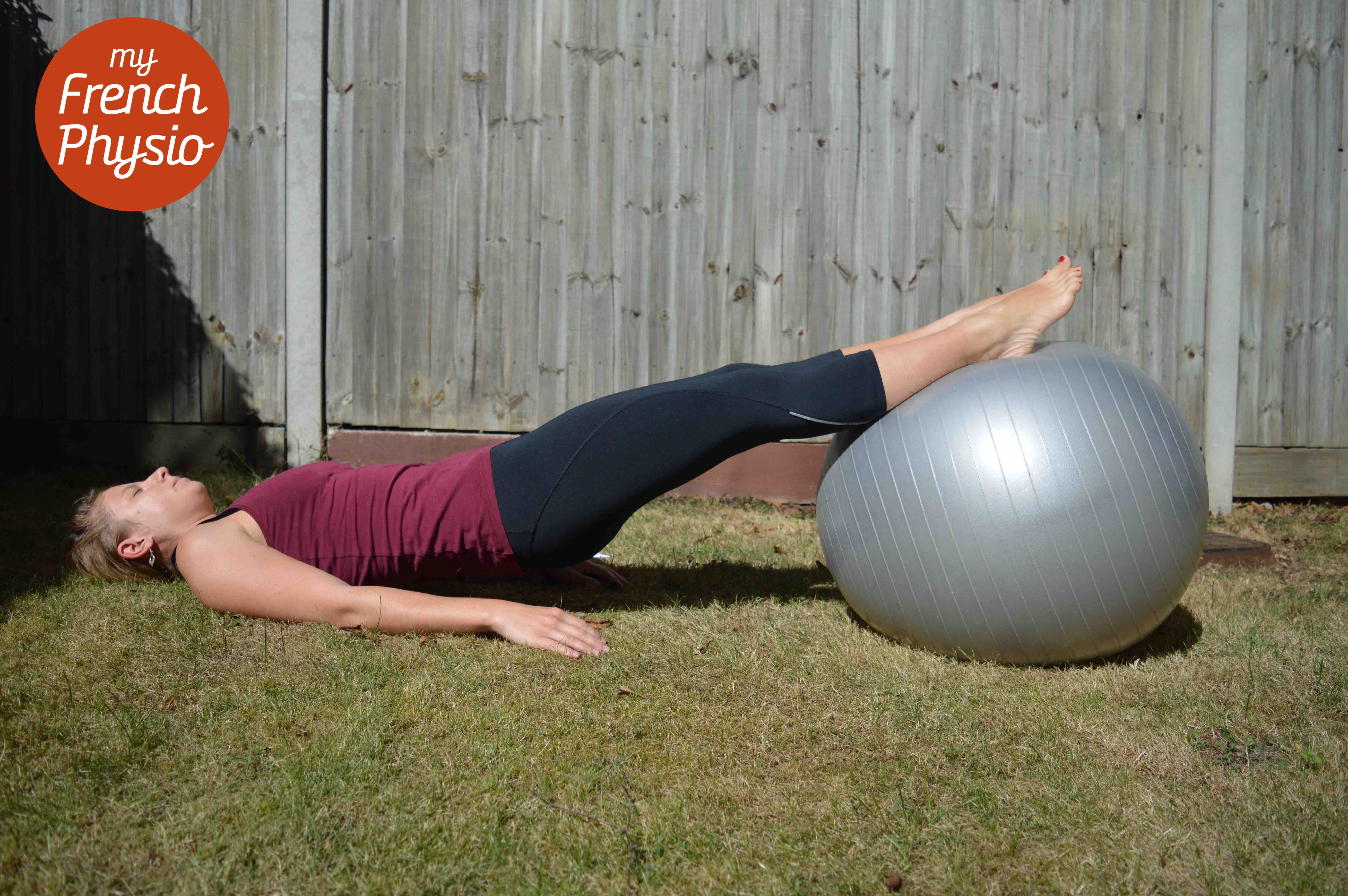 5 abdominal exercises on a Swiss ball safe for your pelvic floor and your back!